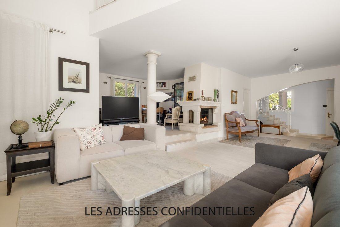 House in Champagne-au-Mont-d'Or, Auvergne-Rhône-Alpes, France 4 - 19024466