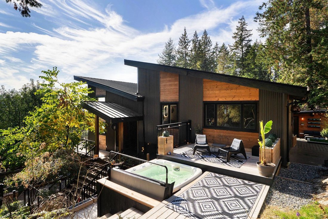House in Bowen Island, British Columbia, Canada 1 - 19026611