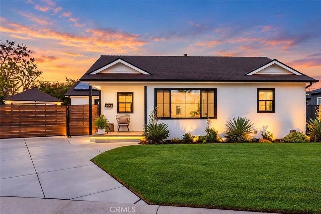 House in Signal Hill, California, United States 1 - 19024446