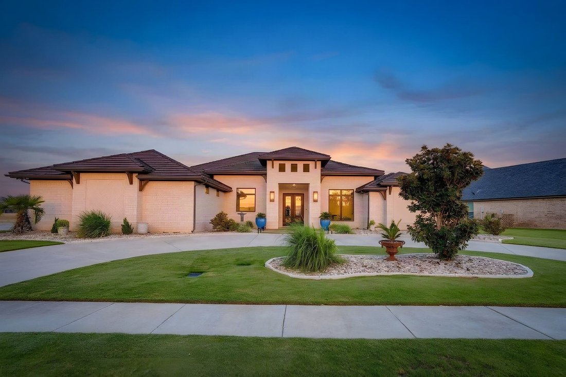 House in Granbury, Texas, United States 1 - 19021229