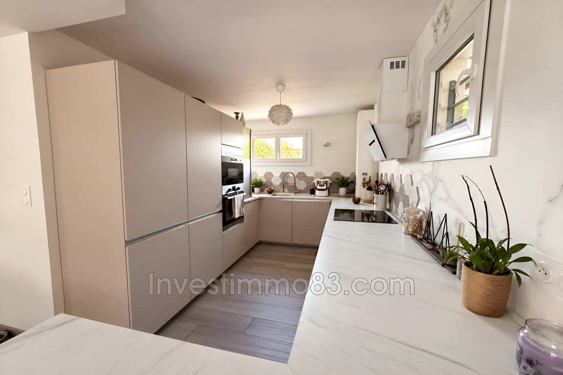 Villa in Trets, Provence-Alpes-Côte d'Azur, France 4 - 19032685
