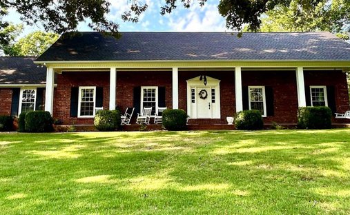 House in Camden, Tennessee, United States 1