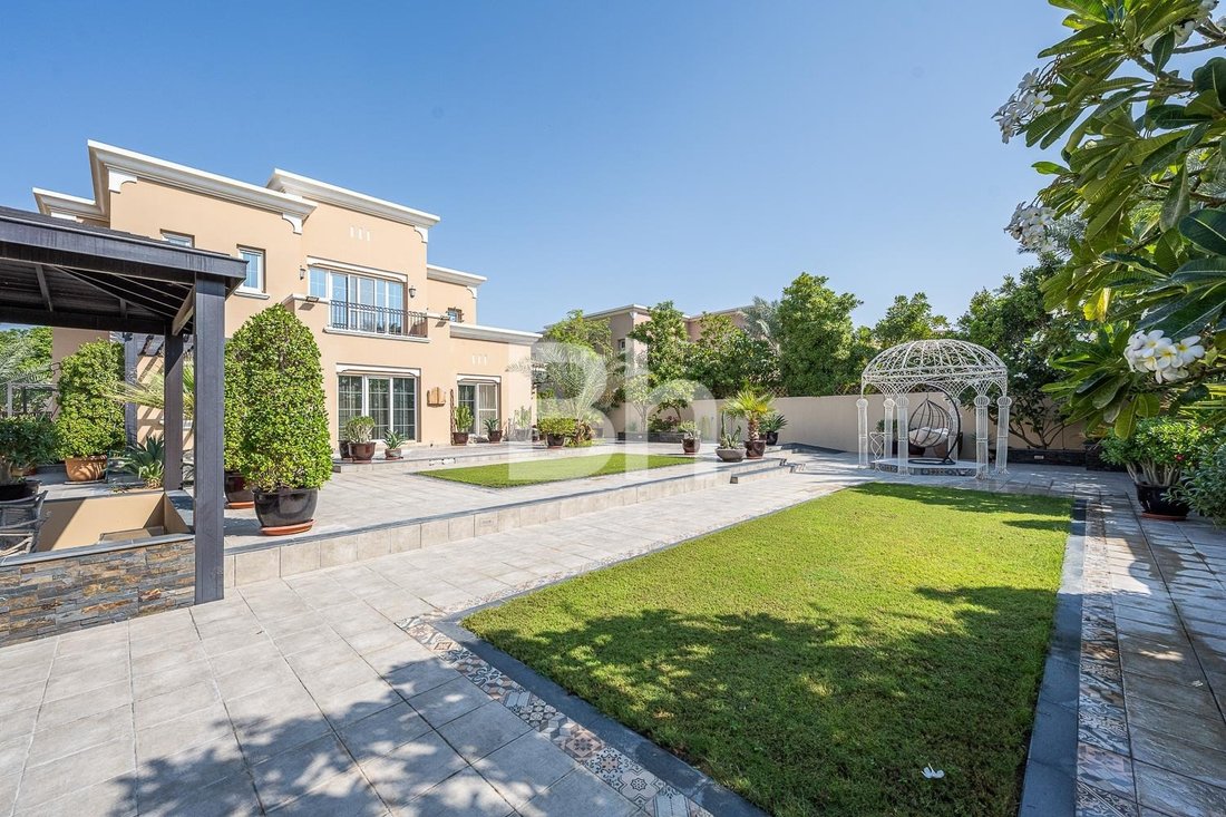 Villa en Al Wasl, Dubái, Emiratos Árabes Unidos 1 - 19026517