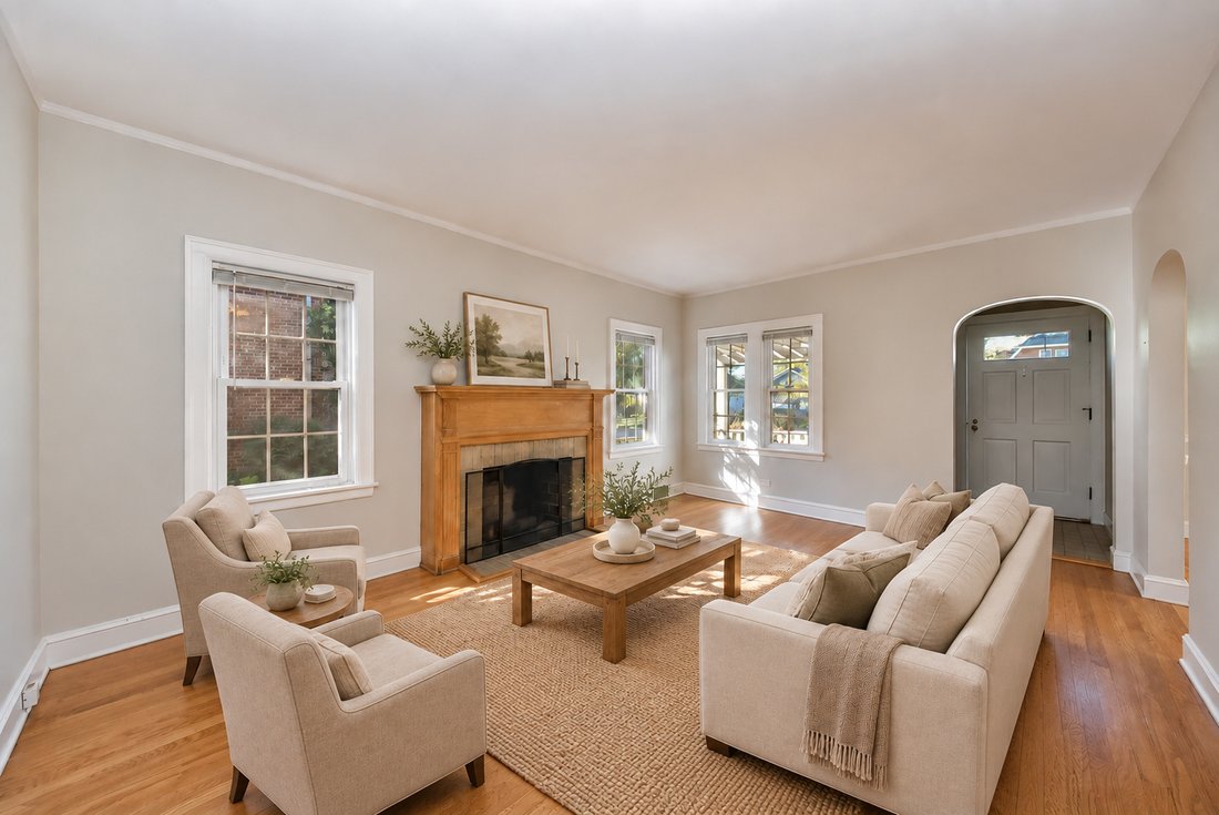 House in Elmhurst, Illinois, United States 2 - 19028043