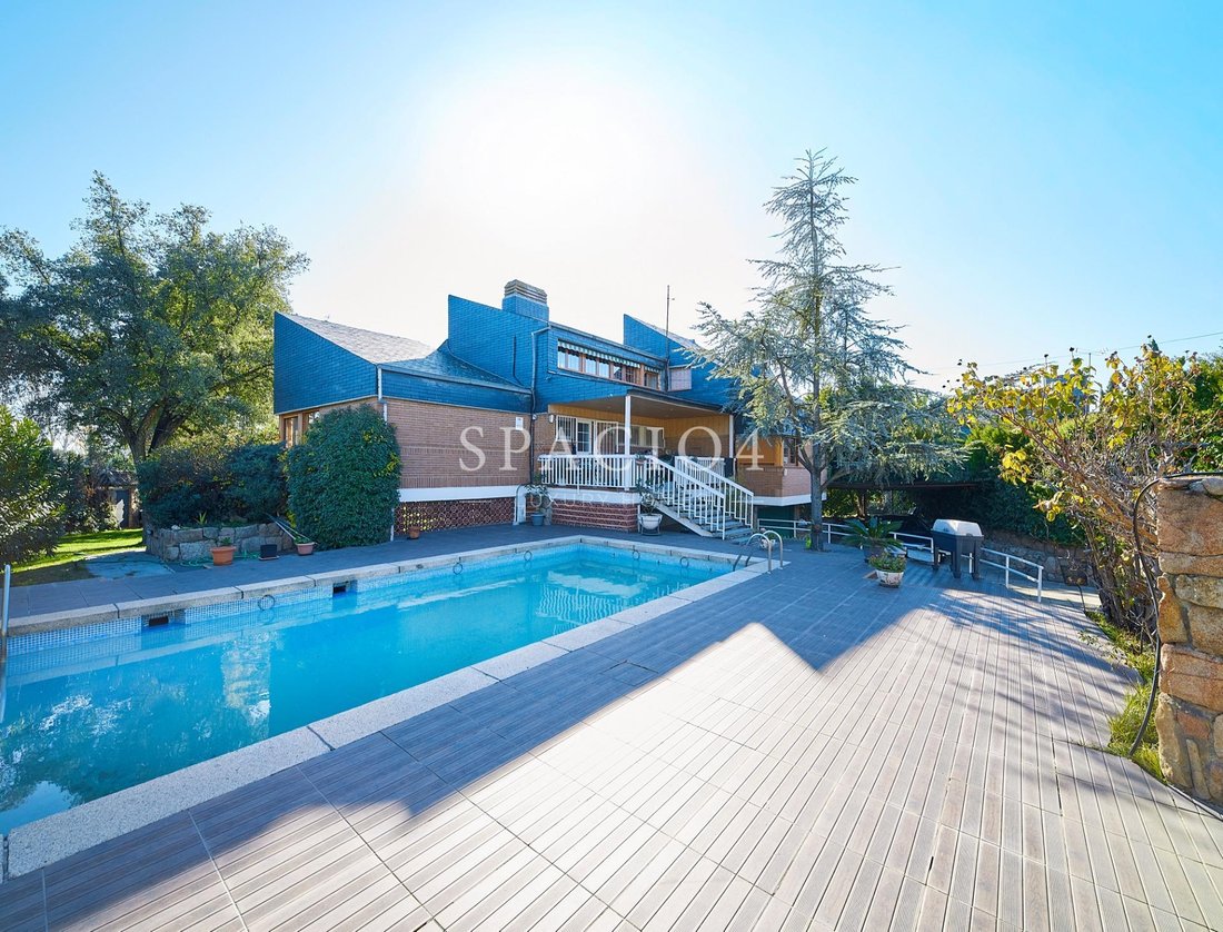 Chalet a Las Rozas de Madrid, Madrid, Spagna 4 - 18357112