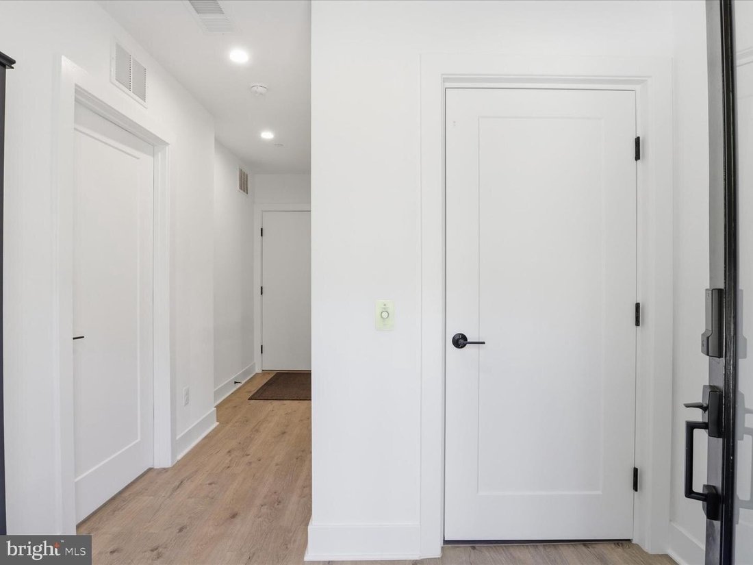 Townhouse in Pimmit Hills, Virginia, United States 5 - 19035214