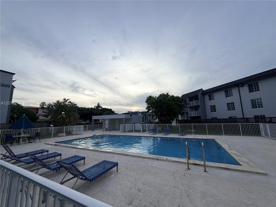 Condo in Miami Springs, Florida, United States 4 - 19025240