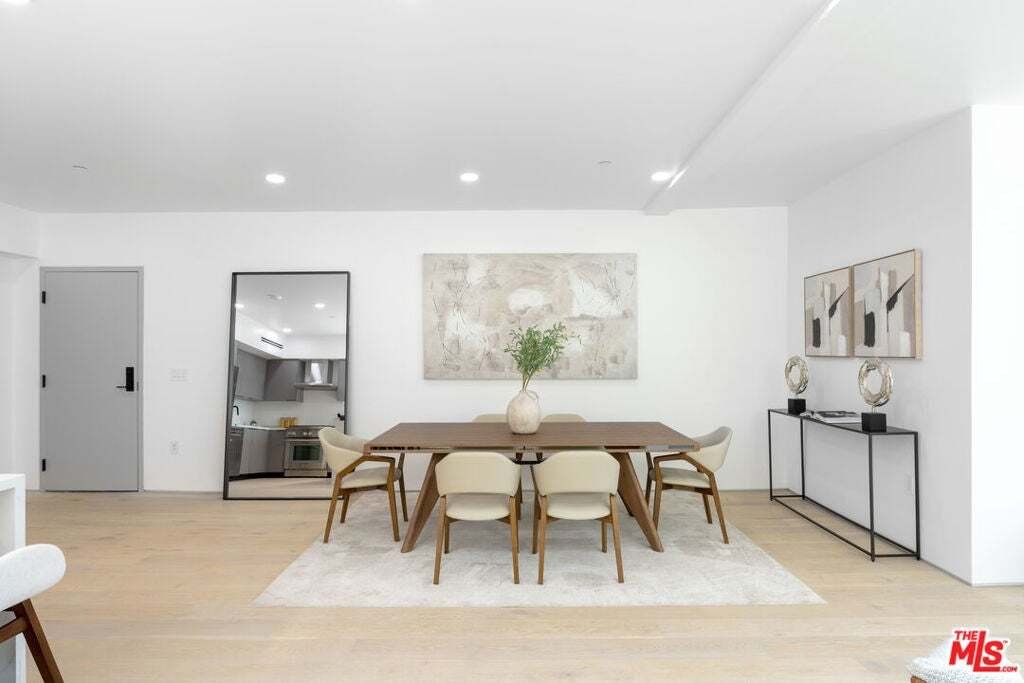 Condo in Los Angeles, California, United States 3 - 19023211