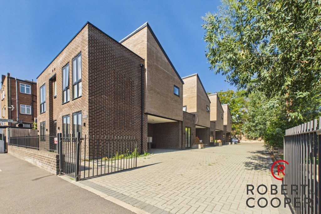 House in Eastcote, Hillingdon, England 1 - 19029123