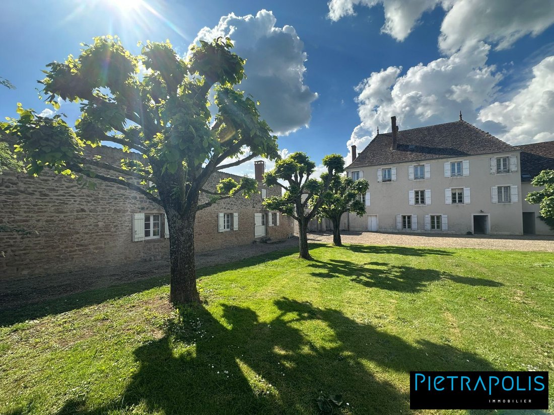 House in Salles-Arbuissonnas-en-Beaujolais, Auvergne-Rhône-Alpes, France 3 - 12850436