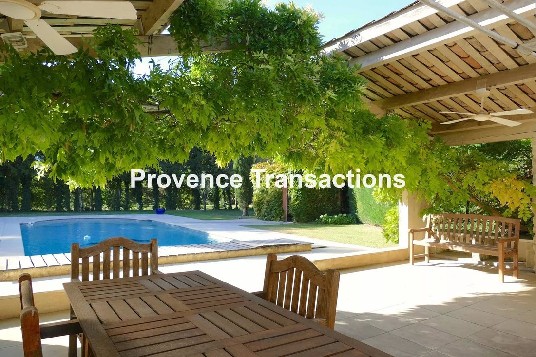 Estate in Beaumes-de-Venise, Provence-Alpes-Côte d'Azur, France 2 - 19027933