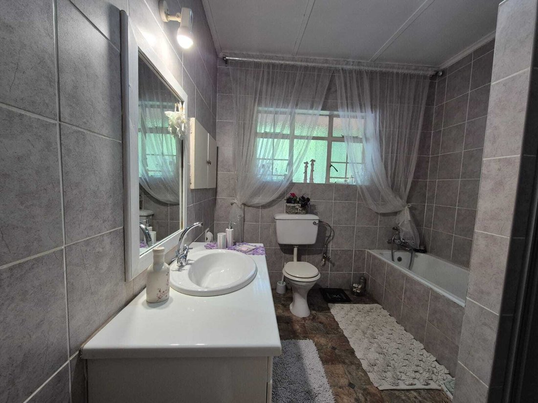 House in Gauteng, South Africa 4 - 19028508