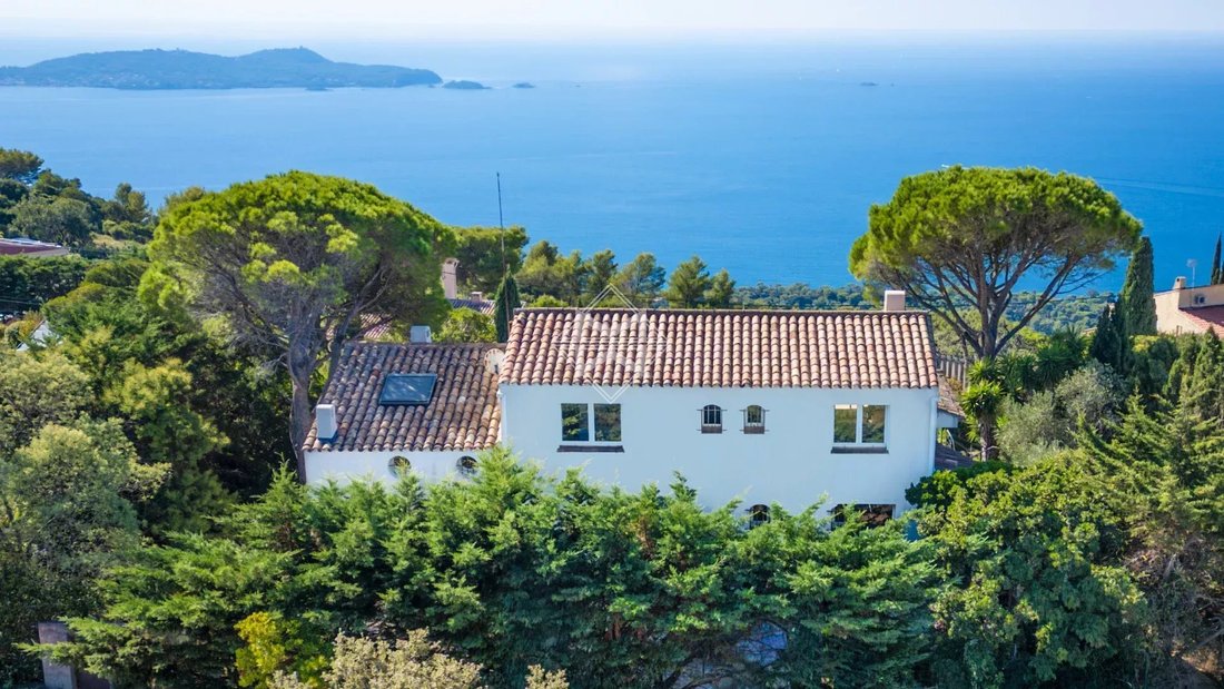 Villa in Carqueiranne, Provence-Alpes-Côte d'Azur, France 1 - 19029977