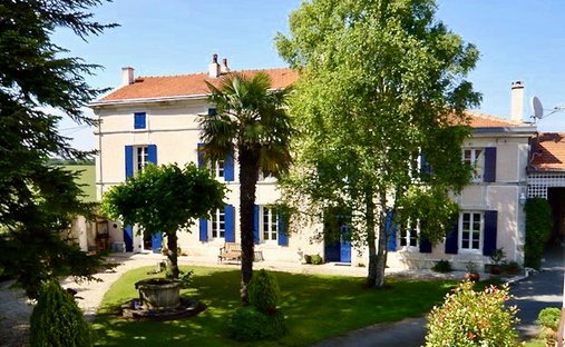 Villa in Nere, Nouvelle-Aquitaine, France 1
