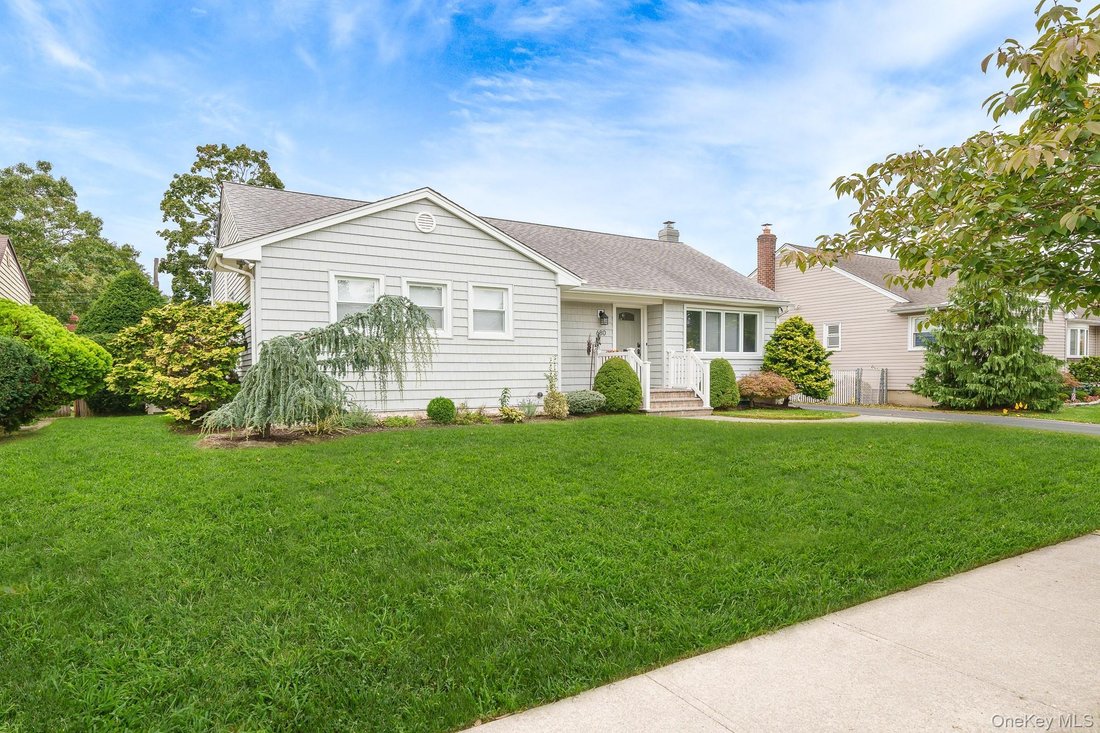 House in East Meadow, New York, United States 3 - 19022500