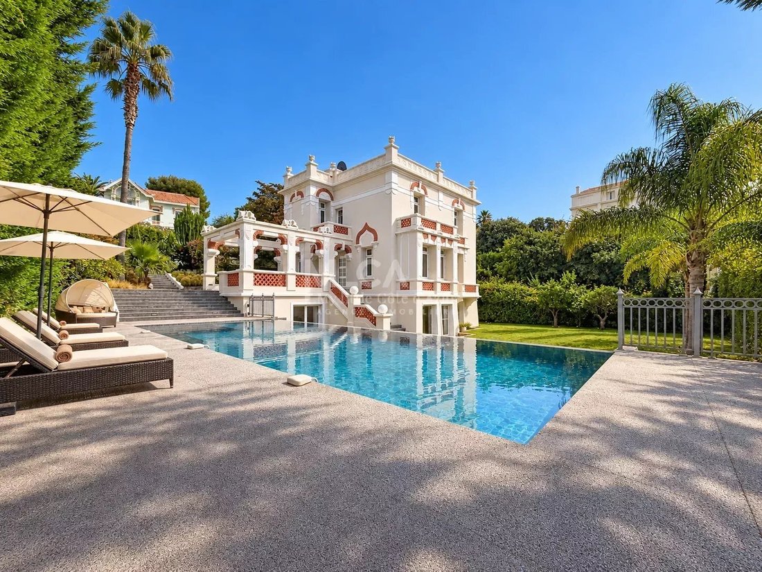 Villa in Antibes, Provence-Alpes-Côte d'Azur, France 1 - 19029448