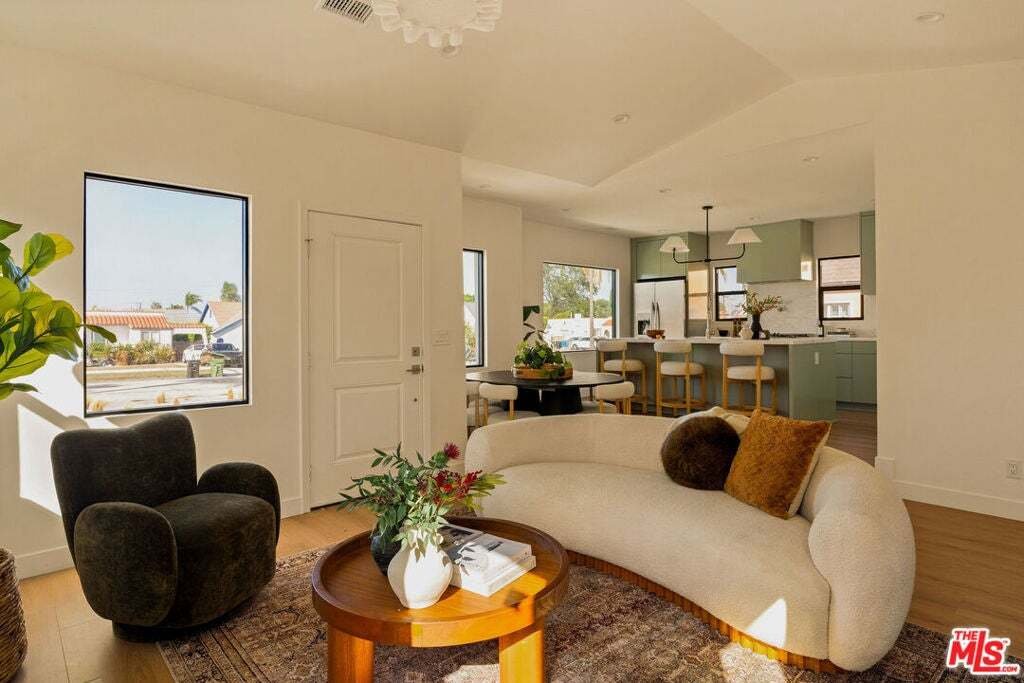 House in Inglewood, California, United States 5 - 19027009