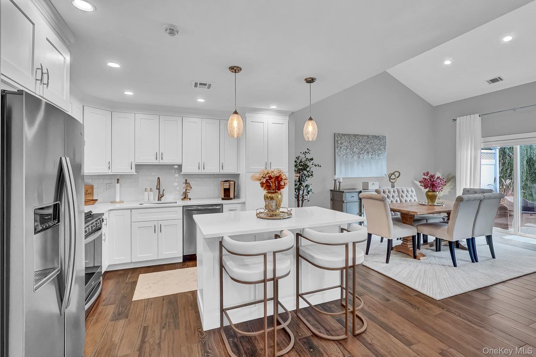 Condo in Setauket- East Setauket, New York, United States 5 - 19024907