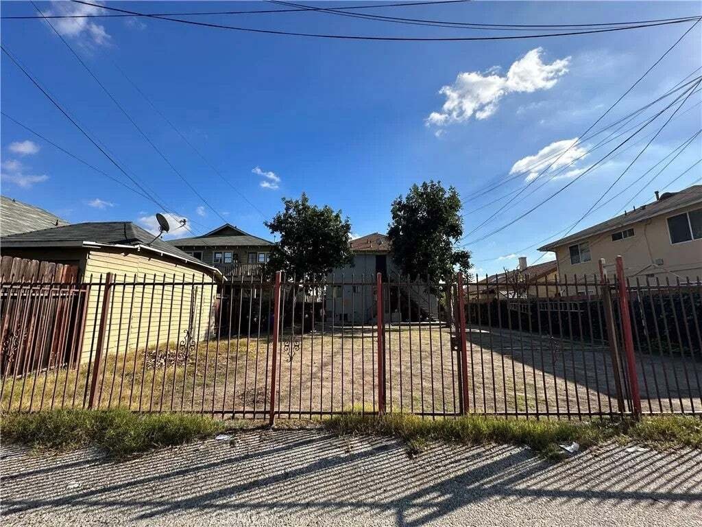 Los Angeles, California, United States 2 - 19024457