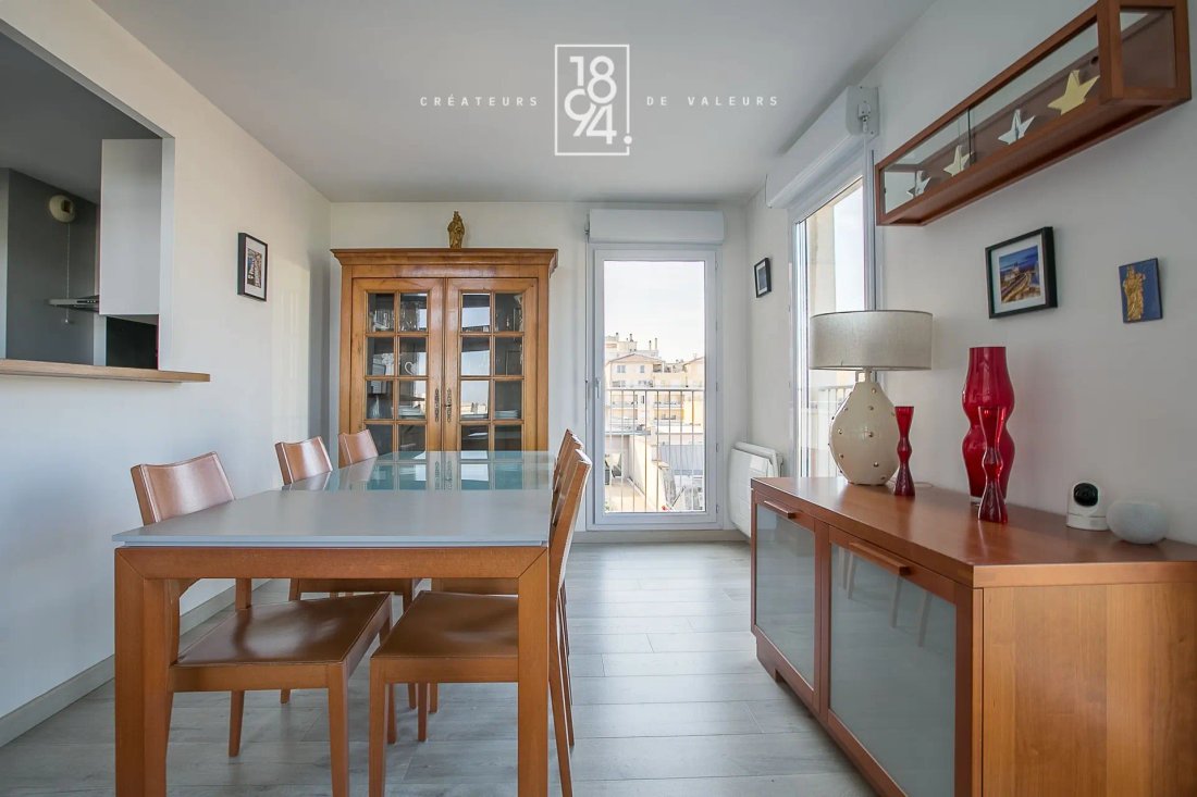 Apartment in Bompard, 7e Arrondissement, Marseille 5 - 19029702