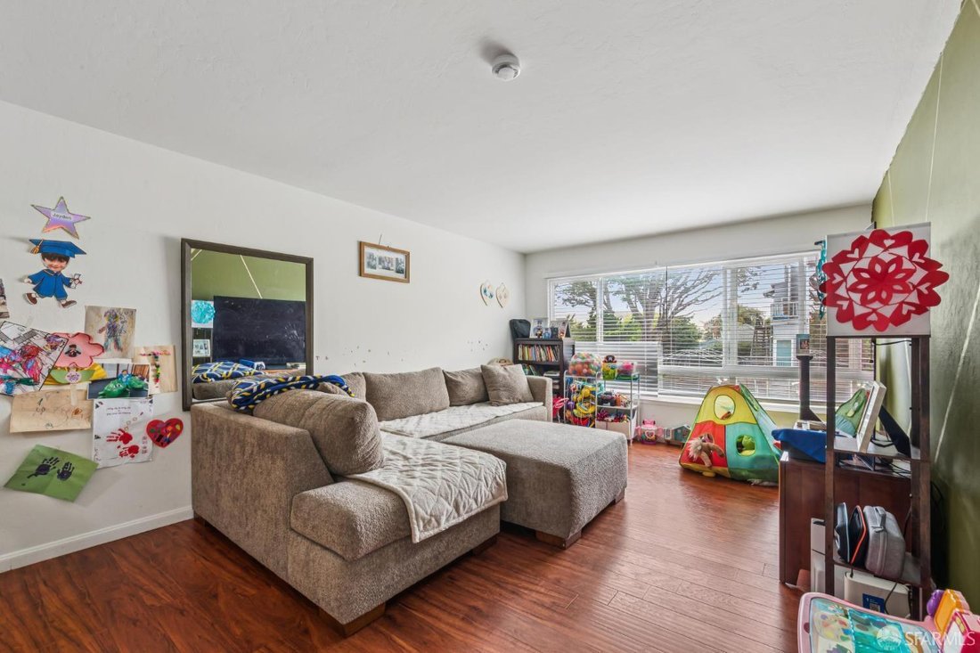 San Francisco, California, United States 3 - 19022755