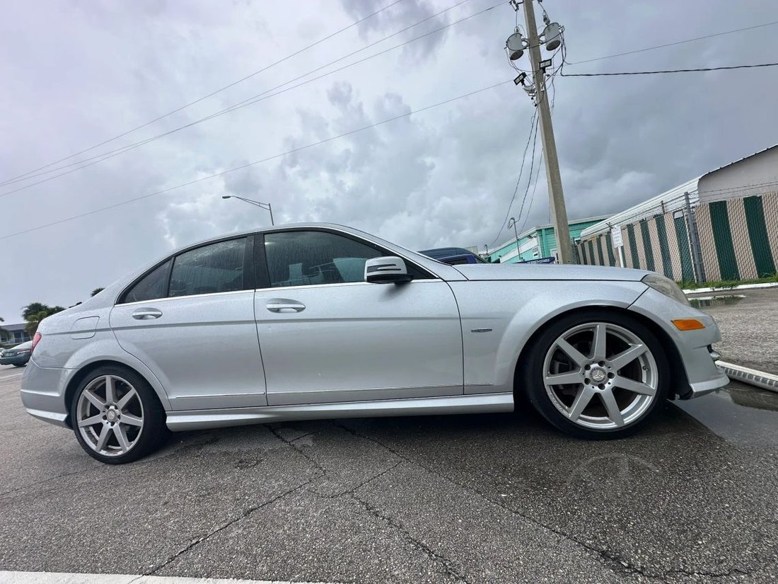 Sedan in Stuart, FL, United States 1 - 19025821