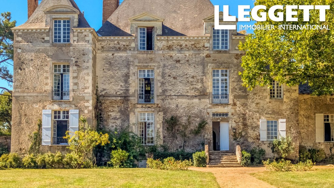 Castello a Le Loroux-Bottereau, Paesi della Loira, Francia 1 - 19004875