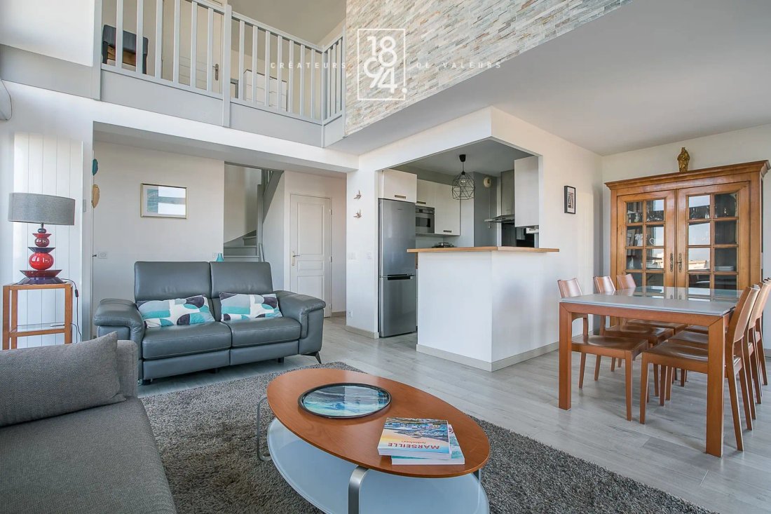 Apartment in Bompard, 7e Arrondissement, Marseille 3 - 19029702