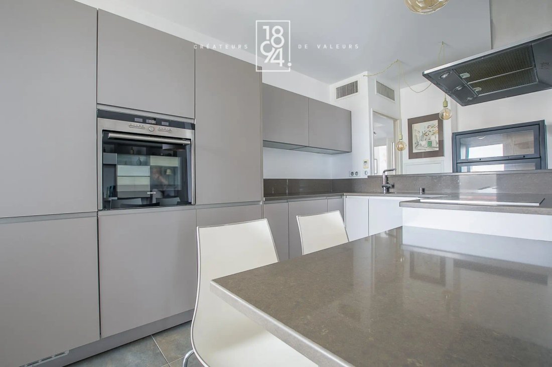 Apartment in Bompard, 7e Arrondissement, Marseille 5 - 18749897