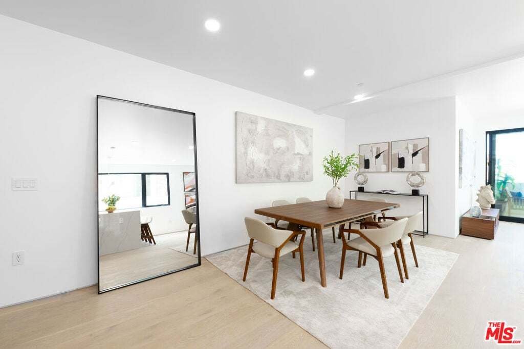 Condo in Los Angeles, California, United States 4 - 19023211