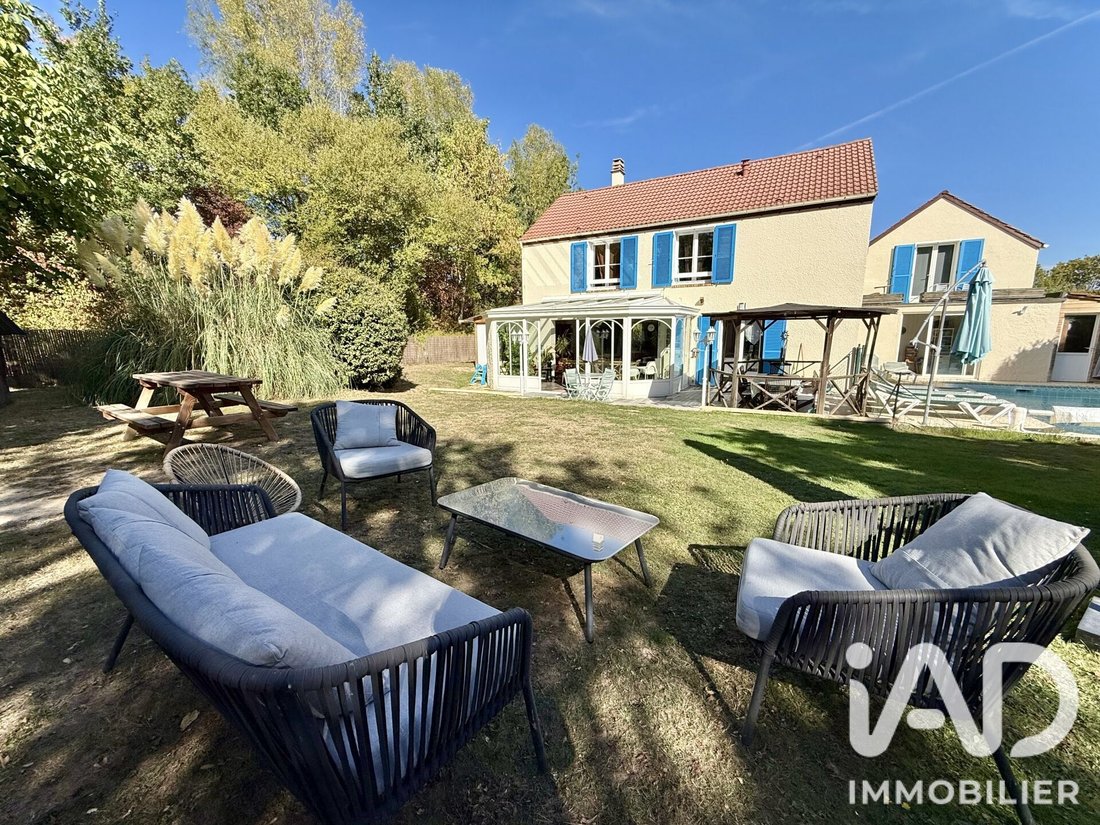 House in Chateaufort, Ile-de-France, France 2 - 19033140