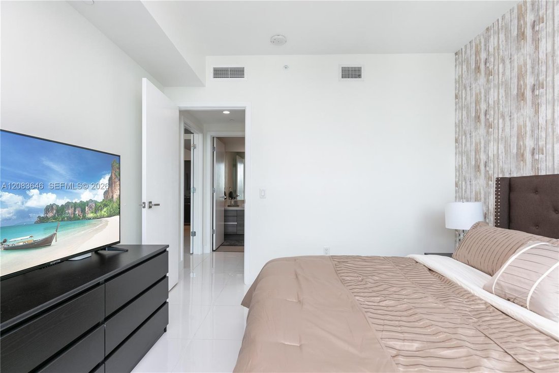 Miami, Florida, United States 4 - 19025127