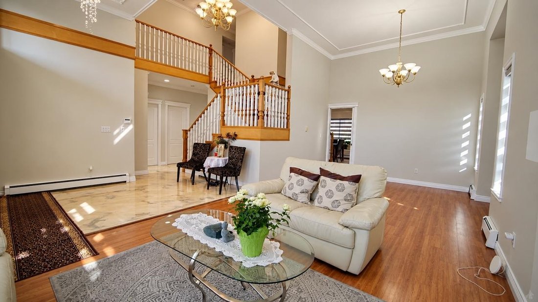 House in Surrey, British Columbia, Canada 4 - 19035125