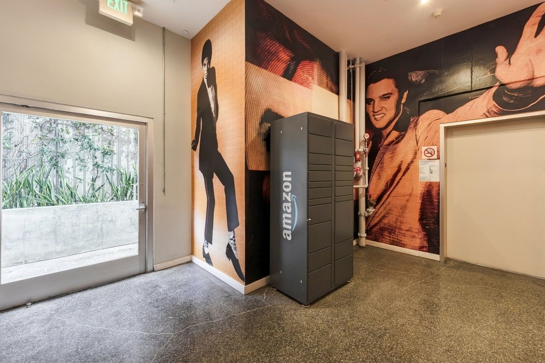 Condo in Los Angeles, California, United States 2 - 19027443