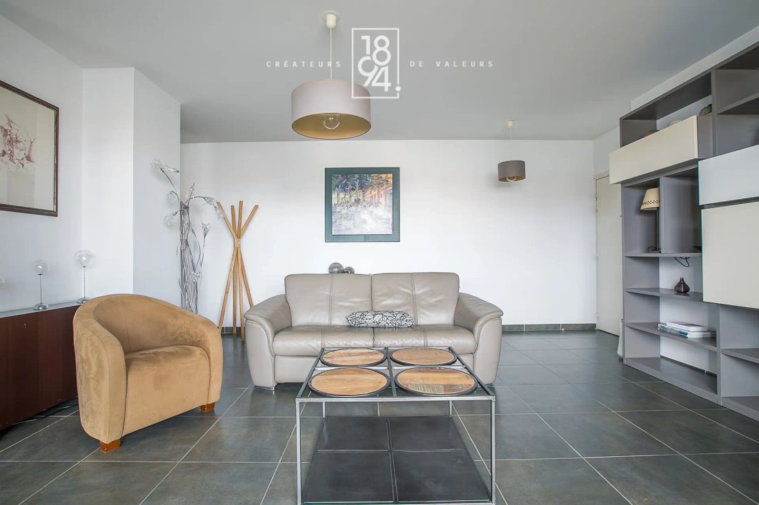 Apartment in Bompard, 7e Arrondissement, Marseille 3 - 18749897
