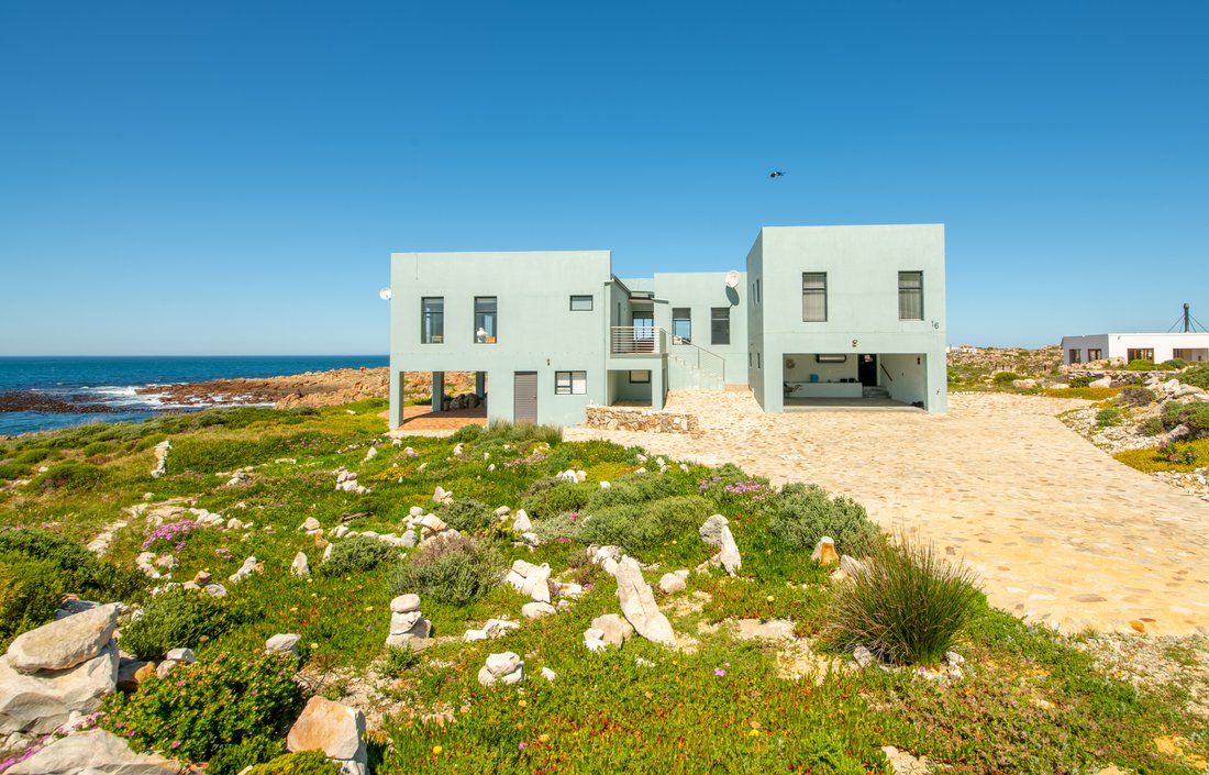 Country House in Overstrand Local Municipality, Western Cape, South Africa 1 - 19028497