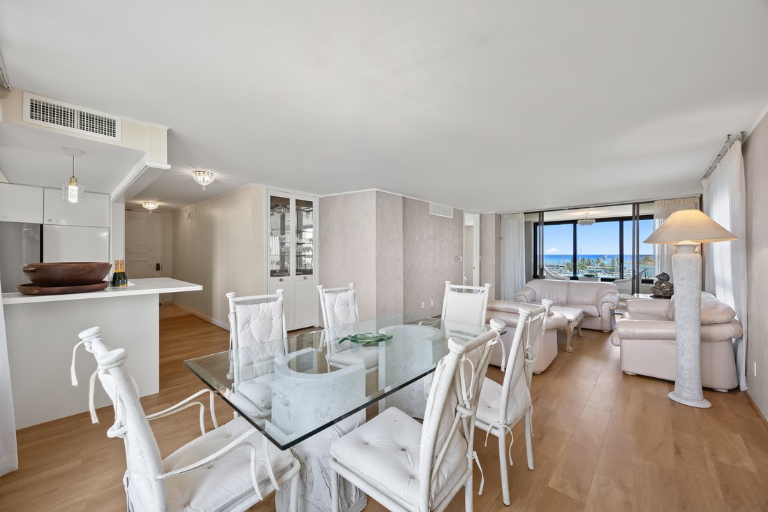 Condo in Honolulu, Hawaii, United States 2 - 19028159