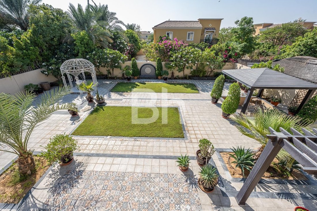 Villa en Al Wasl, Dubái, Emiratos Árabes Unidos 4 - 19026517