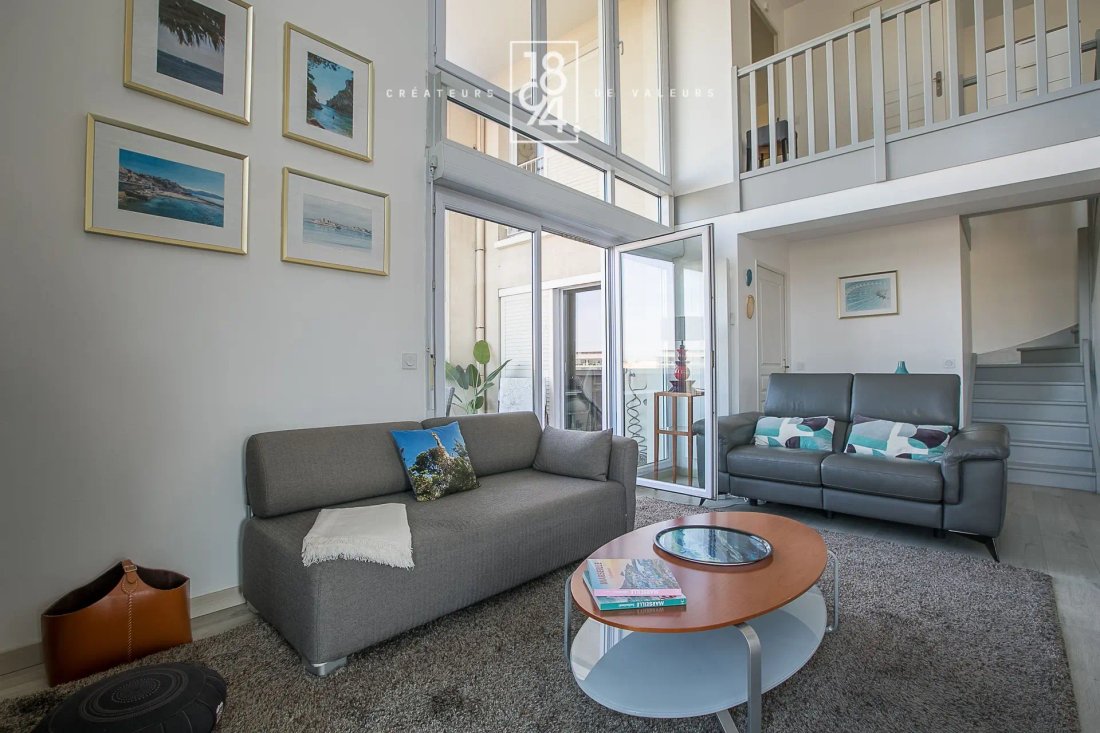 Apartment in Bompard, 7e Arrondissement, Marseille 4 - 19029702