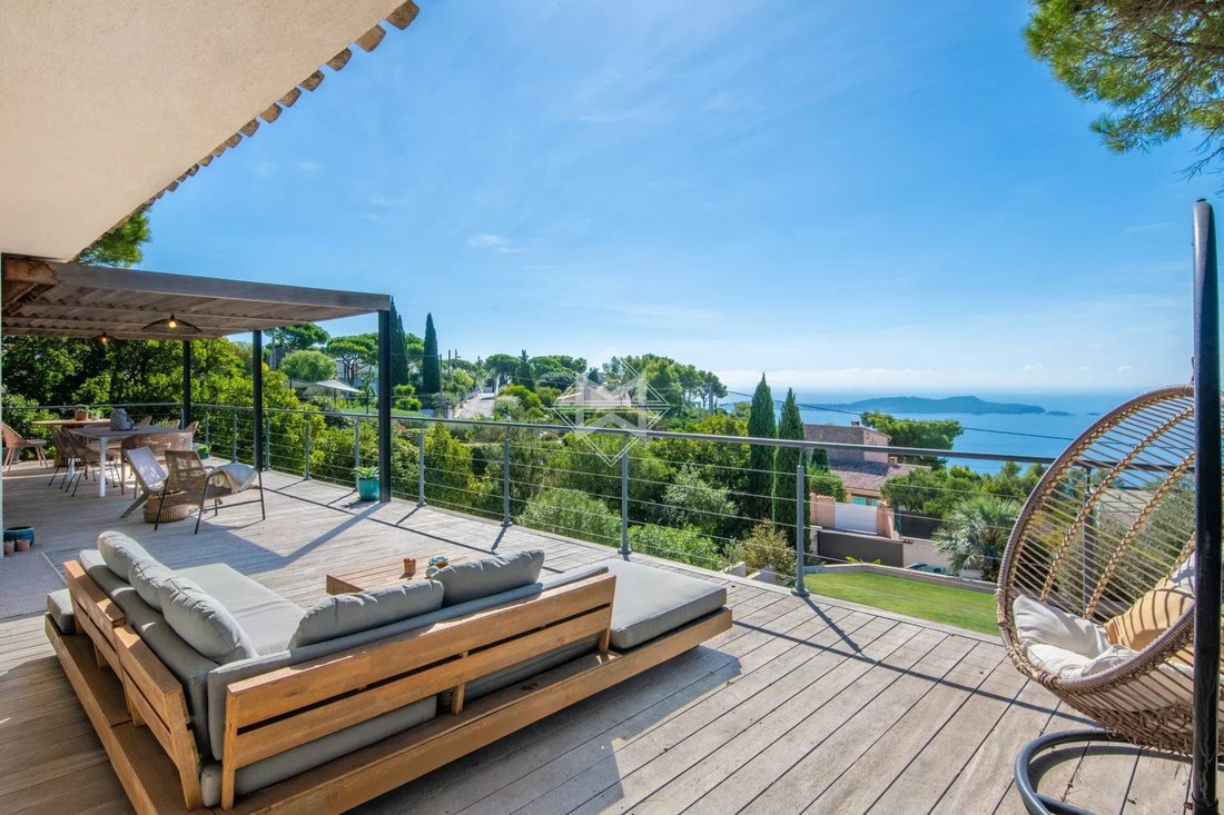 Villa in Carqueiranne, Provence-Alpes-Côte d'Azur, France 3 - 19029977
