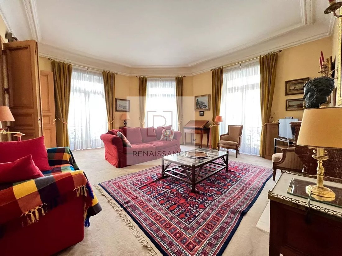 Appartamento a Triangle d'Or, Paris 8e Arrondissement, Parigi 2 - 19029353