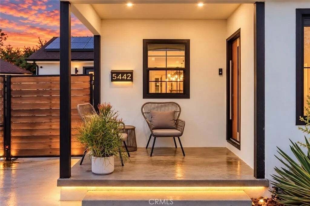 House in Signal Hill, California, United States 3 - 19024446