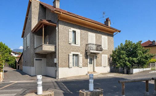 House in Est, Ville-la-Grand, France 1