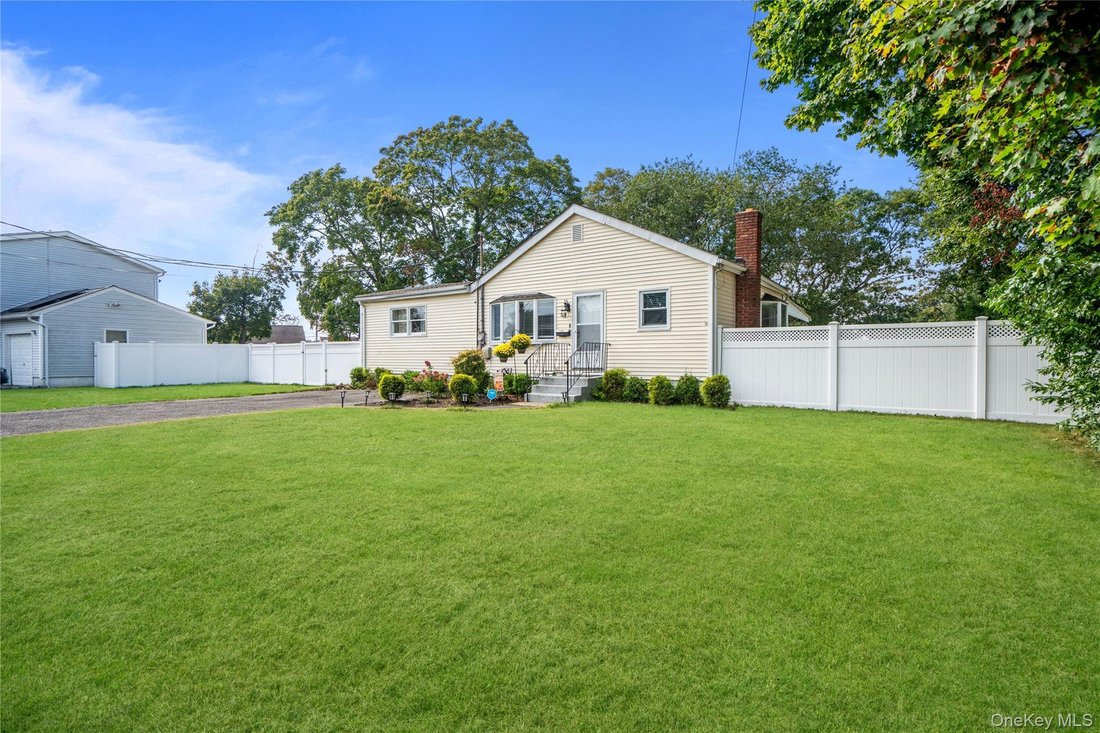 House in Deer Park, New York, United States 3 - 19031201