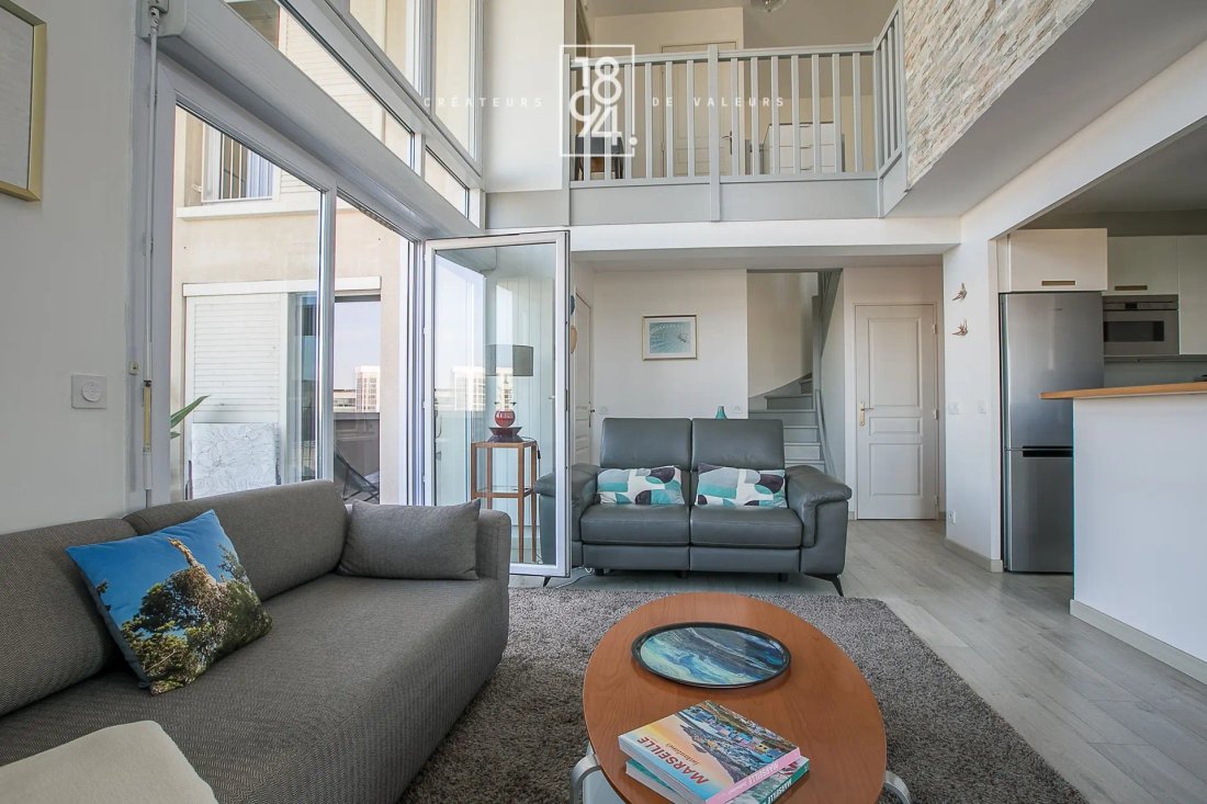 Apartment in Bompard, 7e Arrondissement, Marseille 2 - 19029702