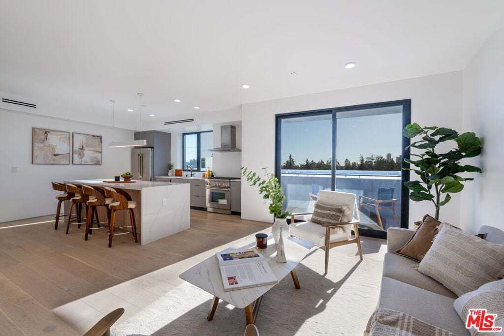 Condo in Los Angeles, California, United States 5 - 19023193