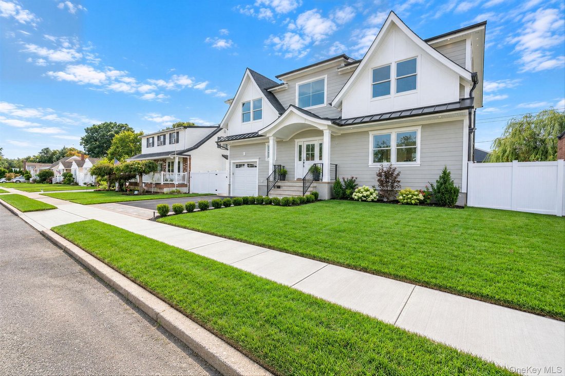 House in East Meadow, New York, United States 2 - 19026337