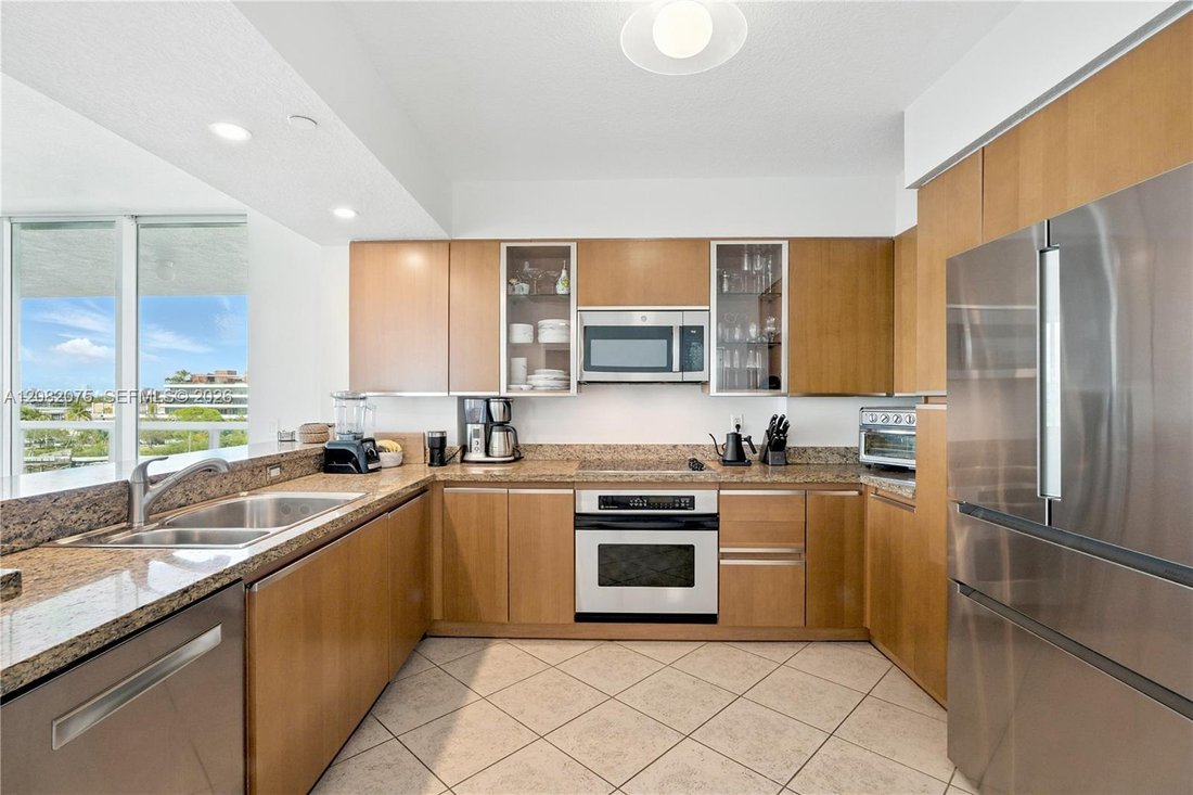 Condo in Miami Beach, Florida, United States 5 - 19025004