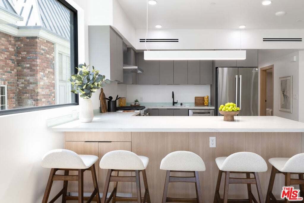 Condo in Los Angeles, California, United States 5 - 19023211