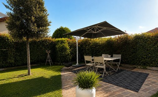 Casa a Ouest, Saint-Genis-Pouilly, Francia 1